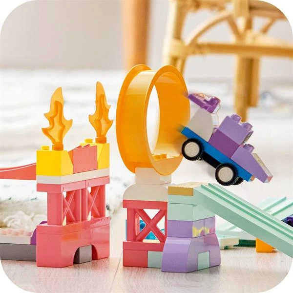 Конструктор LEGO® DUPLO® Місто 3 в 1 Цікаві гірки та трампліни з автомобілями, 111 деталей (10478) — LEGO
