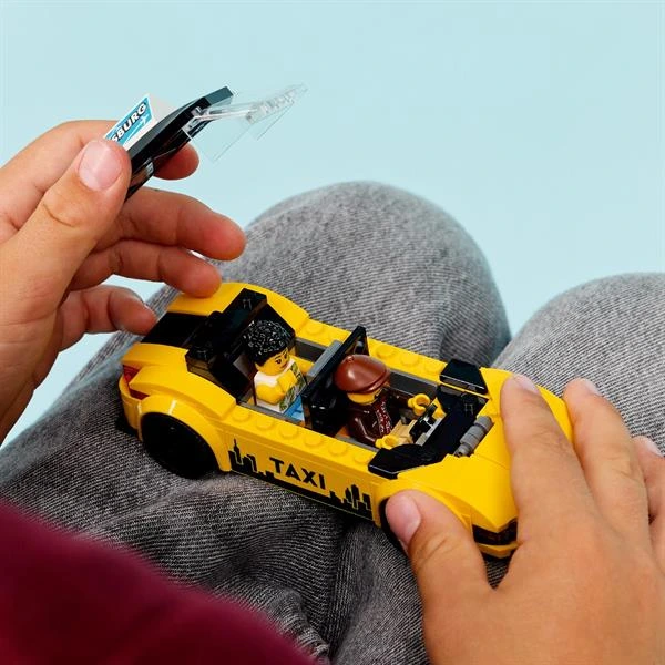 Конструктор LEGO City Жовте таксі 122 Деталі (60487)