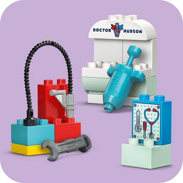 Конструктор LEGO Duplo Disney Візит МакКвіна в гараж Дока (10456)